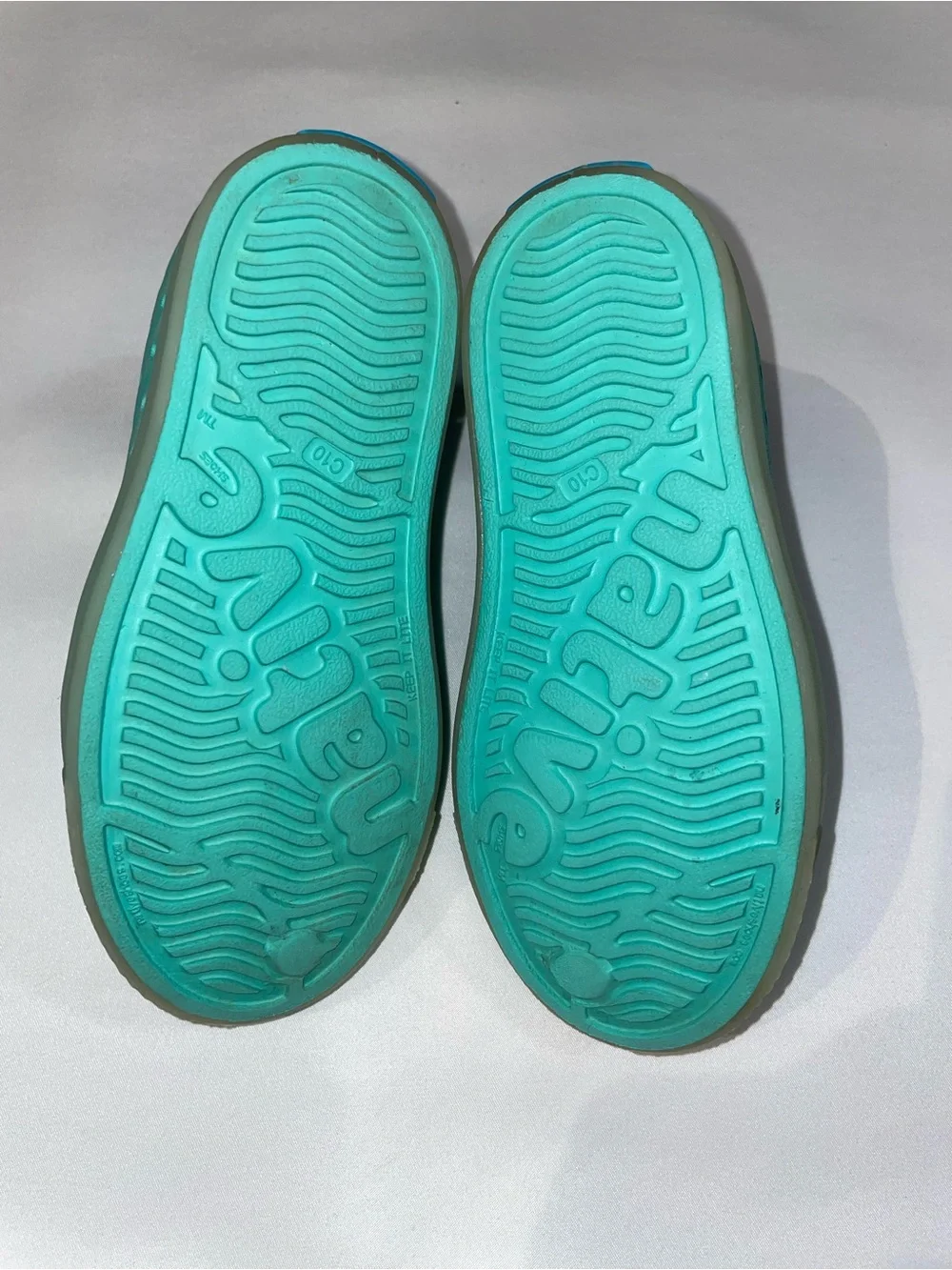 The Native Shoes Jefferson Glow. Green Size 10